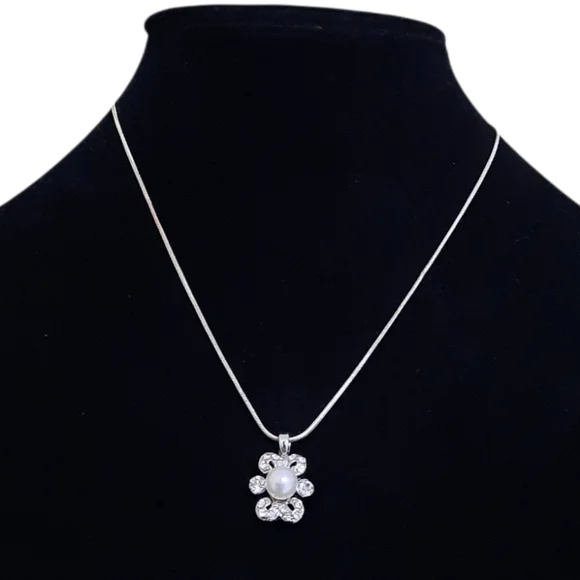 Floral pearl necklace - Picture 1 of 2